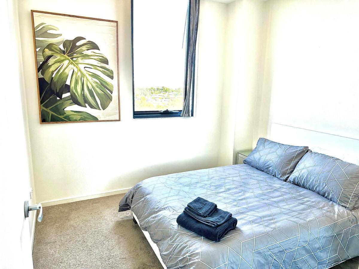 Modern 2 Bedroom & 2 Bathroom Apartment With Stunning Sydney Cbd & Skyline Views! Liverpool Extérieur photo